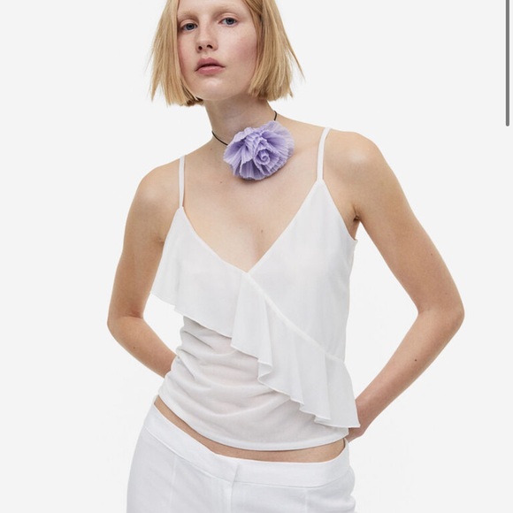 H&M White Ruffle Top - Picture 3 of 3